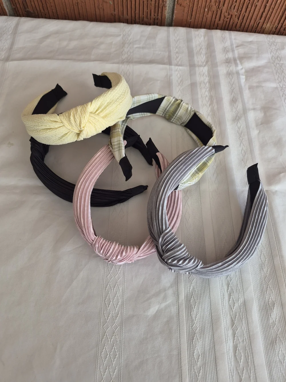 no brand soft knotted